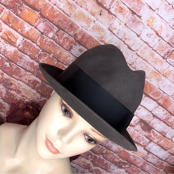 Larchmont Other - Vintage Larchmont gray and Black fur felt Fedora